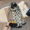 Uma geração de amostras de cabelo lenço estampado de algodão e linho para mulheres outono e inverno lenço macio e amigável à pele xale quente