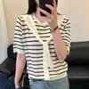 Conjunto de Duas Peças de Camiseta Tricô Chic e Única de Manga Curta Estilo Coreano com Xale para Mulheres Novo Design de Verão 2026 Top