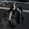 Chaqueta de retazos a rayas estilo americano negro, colección de otoño para hombre, elegante y sofisticada, con cuello alto, diseño de chaqueta bomber y estilo de chaqueta de béisbol unisex