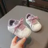 Nuevos Zapatos Infantiles Otoño 2026 Niños Suela Suave Cómodos Deportivos Casuales Estilo Coreano Elegantes Versátiles Niñas Zapatos de Patinaje