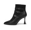 Y950-5 Fivela de cinto de metal Botas de tornozelo Botas de salto alto Botas de moda de salto fino 2024 Outono e inverno Novos sapatos femininos de costura francesa