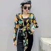 Camiseta de manga larga con protección solar, elegante, femenina, cuello en V, ajustada, ajustada a la cintura, con cordones, top de malla estampado