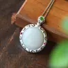 Corrente de clavícula de jade Hetian S925 prata personalizada pingente estilo palácio embutido retro elegante colar fresco