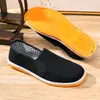 Zapatos de tela de punta redonda para hombre, para uso en exteriores, zapatos de tela hechos a mano, puramente hechos a mano, construcción, suela de tendón de buey, baratos, zapatos para jóvenes, auténticos, antiolor