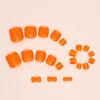 Pie Color Sólido Naranja Brillante Uñas postizas Verano Naranja Fresco Blanco Chica Usando Uñas Acabadas