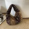 Otoño 2026 Bolso Nuevo de Felpa Alto Valor Estético Personalidad Textura Bolso de Mano Sensación Relajada Versátil Bolso para Mujer