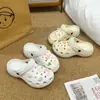 Moda 2025 Carcasa de Coral Dibujos Animados Versátil Otoño e Invierno Estilo Nuevo Zuecos con Plantilla Desmontable Hebilla de Zapato