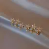 Brincos de Ouro Três Flores Transfronteiriços, Tarraxas de Orelha Personalizadas Tendência de Nicho, Argolas Elegantes, Estilo Popular Online, Brincos para Rostos Quadrados e Redondos, Atacado