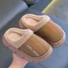 Dos Zapatillas de Algodón Impermeables para Niños Invierno Antideslizantes para Niños Calientes de Felpa de Algodón para el Hogar Interior para Bebé Niño Niños