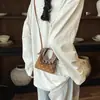 Mini bolso para mujer, nueva colección otoño/invierno 2026, diseño simple, elegante, casual y único, con patrones de encaje y lunares, y una correa cruzada