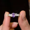 Libro Rojo Pequeño Explosiones Punto de Inflamación Taladro Huevo de Paloma Anillo Estrellas del Cielo Anillo de Temperamento con Taladro de Punta Alambre