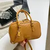 Otoño 2026 Nuevo Color Sólido Personalizado Elegante Bolso Almohada de Mano Alto Valor Nicho Retro Textura Tejida Bolso Cruzado