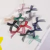 Suministro Directo de Fábrica de Ropa para Niños, Pantalones para Niños, Accesorios para el Cabello con Moño, Ropa, Zapatos, Sombreros, Empaque en Caja de Regalo, Accesorios Decorativos al por Mayor, Poliéster