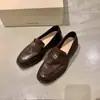 Couro de cavalo lavado com água~Sapatos mocassins de couro genuíno com sola grossa de camélia femininos retrô bico redondo pequena fivela dourada sapatos pequenos de couro salto grosso sapatos de salto único
