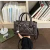 Bolsa Quadrada Pequena Acolchoada com Corrente e Diamantes, Design Nicho Coreano Simples e Moderno, Nova 2026, Cor Sólida, Ombro Único, Transversal, de Mão