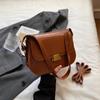 Bolso cuadrado pequeño popular de este año para mujer 2024 nueva moda color sólido textura bolso de hombro axilar casual bolso bandolera moderno