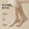 Calcetines de algodón puro para mujer, cálidos y engrosados para otoño e invierno, con diseño de color liso, longitud versátil hasta la pantorrilla y propiedades que absorben la humedad