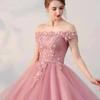 Vestido Rosa de Fada com Cauda de Andorinha e Decote Ombro a Ombro 2026 Novo Vestido de Festa com Amarração na Cintura, Volumoso e Emagrecedor, Elegante Vestido de Formatura