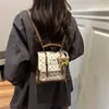 Bolso Pequeño Cuadrado Texturizado de Alta Calidad al por Mayor para Mujer, Bolso de Hombro Nuevo Invierno 2025 con Lunares y Bloques de Color, Mochila Versátil