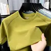 Nova camiseta masculina de manga curta para o verão, corte solto, cor sólida, gola redonda, respirável, top versátil de meia-manga para homens jovens e de meia-idade