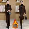 Conjunto de Moda Nuevo Otoño e Invierno 2026 para Mamás, Conjunto Casual de Dos Piezas Engrosado Cálido con Forro de Polar Compuesto de Pana