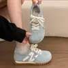 Tênis feminino retrô leve com cadarço 2026 primavera novo versátil sola grossa casual calçados esportivos