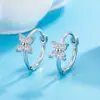 Nuevos y versátiles ear cuffs de diamante de cuatro hojas para uso diario, aretes de diseño único, accesorios para la oreja exquisitos y de moda