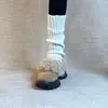 Versão Peluda Sapatos de Algodão Espessos e Quentes com Forro de Lã para Mulheres Retro Bico Redondo Slip-On Sapatinhos de Couro Sapatos Peludos de Solado Grosso Mocassins