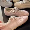 Versão em couro~Tênis de treino A-Gan Alemão para mulheres, novo modelo de primavera, tênis esportivos brancos versáteis de sola macia, tênis casuais femininos
