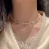 Collar romántico de flor de concha natural y perlas estilo francés para mujer, sensación de lujo ligero de nicho de alta gama, cadena de clavícula simple y versátil