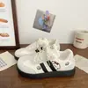 Nueva colección de otoño 2026: zapatillas blancas de suela gruesa para mujer, zapatos deportivos casuales versátiles, diseño moderno y único, perfectos para el uso diario