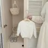 Suéter tejido rosa dulce súper lindo para bebé niña, nuevo estilo de otoño, elegante suéter infantil con lazo de imitación de piel de visón para invierno