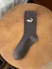 Calcetines Zhuji, calcetines de otoño e invierno de media pantorrilla para mujer, resistentes al olor y absorbentes del sudor, calcetines deportivos de compresión para mujer, diseño lindo de perro bordado, calcetines sin costuras para mujer