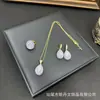 Nuevo conjunto de collar con incrustación de resina de flor de hielo, colgante versátil estilo Chanel personalizado, pendientes y anillo con diseño de malla de seda