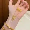Aretes y Collar Florales Estilo Francés Bañados en Oro Real, Exquisito y Elegante Set de Joyería Versátil, Accesorios de Lujo Ligero de Alta Gama para Mujeres
