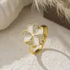 Design Europeu e Americano de Nicho Cruzado Giratório Trevo de Quatro Folhas Micro-Incustado Zircônia Flor Oca Anel Aberto Colar de Aço Inoxidável