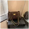 Nuevo bolso de hombro con cadena de patrón de diamantes de moda transfronterizo de comercio exterior para mujer, un bolso de nicho elegante y de alta gama para el día a día que se puede llevar debajo del brazo o en la mano.
