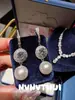 Joyas: Collar en forma de Y con incrustaciones de gemas y diamantes irregulares tipo gota de agua de hada, Pendientes de diamante redondo de gran quilate con efecto de luz de luna blanca