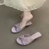 Sandalias de Tacón Grueso con Punta de Encaje y Tira en el Tobillo Estilo Francés Nicho Chuyuji Calzado de Mujer 2026 Estilo de Vacaciones al Aire Libre de Verano para Combinar con Faldas
