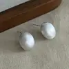 Exquisitos Aretes de Bola Metal Niche Cepillado Escarchado para Mujeres que Viajan, de Alta Gama, Elegantes, Simples y Versátiles