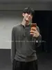 Camiseta de Manga Larga con Cuello Henley de Textura Rayada Vertical Estilo Old Money para Hombre Temporada Primavera Otoño Ligeramente Maduro Holgada Sensación de Alta Gama Top Base