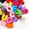 Cuentas de Letras Acrílicas con Recubrimiento UV de Agujero Grande Mezcladas Aleatoriamente de Colores Cuentas Inglesas con Agujero Accesorios para Cadena de Teléfono Móvil DIY Collar