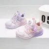 Zapatos deportivos infantiles hechos a máquina con cara de cuero, tallas 26-31, zapatillas de niña con dibujos animados y luces, al por mayor 6718