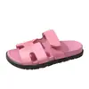 Pantuflas de comercio exterior para mujer, nuevo estilo 2025, diseño color block, casual y versátil, suela gruesa, con correas de velcro, sandalias de playa de moda