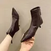 Botines Blancos de Tacón Alto de Piel Suave Estilo Coreano para Mujer 2026 Otoño/Invierno Nuevo Estilo Tacón de Aguja Punta Fina Versátiles para Ir al Trabajo Estilo Coreano Botas Adelgazantes