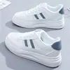 Sapatos Brancos de Solado Grosso Mais Vendidos Femininos 2026 Verão Novos Sapatos Femininos Primavera Versáteis Tênis de Skate Estudante Sapatos Casuais Esportivos