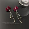 Brincos de Flor de Veludo Vintage High-end Light Luxury Stud Earring Elegante High-end Atmosférico Outono e Inverno Vermelho Brincos de Ano Novo para Mulheres
