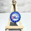 Una generación de llaveros de baloncesto Lakers Warriors Nets Clippers Cavaliers colgante acrílico para mochila trasera coche