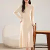 Vestido de Lã Mercerizada Solto Emagrecedor Estilo Chinês Fashionável Malha Base Elegante para Cobrir a Barriga Outono e Inverno Decote V