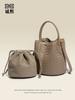 Bolso Tejido Hecho a Mano Nuevo de Fábrica Bolso Cubo de Color Sólido de Moda Versátil Bolso Cruzado de Hombro Casual para Mujer